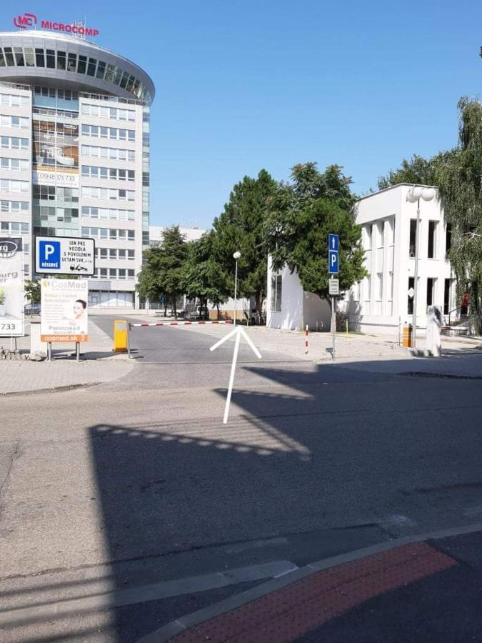 Living Bratislava & Bus Station & Mlynske Nivy Exterior foto